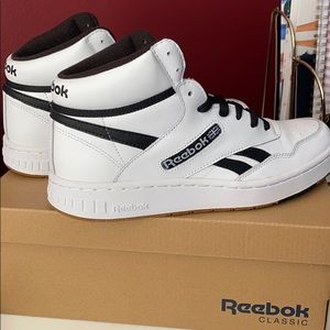 Never Worn Unisex Reebok shoes.